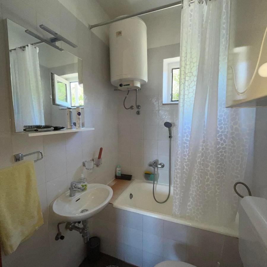 Apartman Emilija Vinisce Exterior photo
